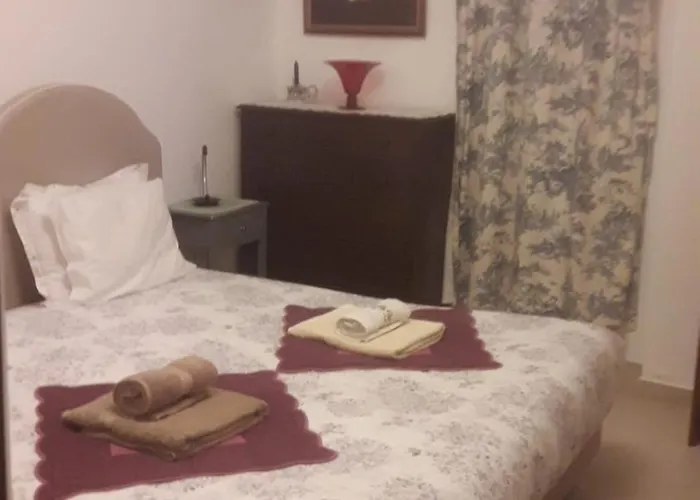 Lousa Δωμάτια σε οικογενειακή κατοικία *